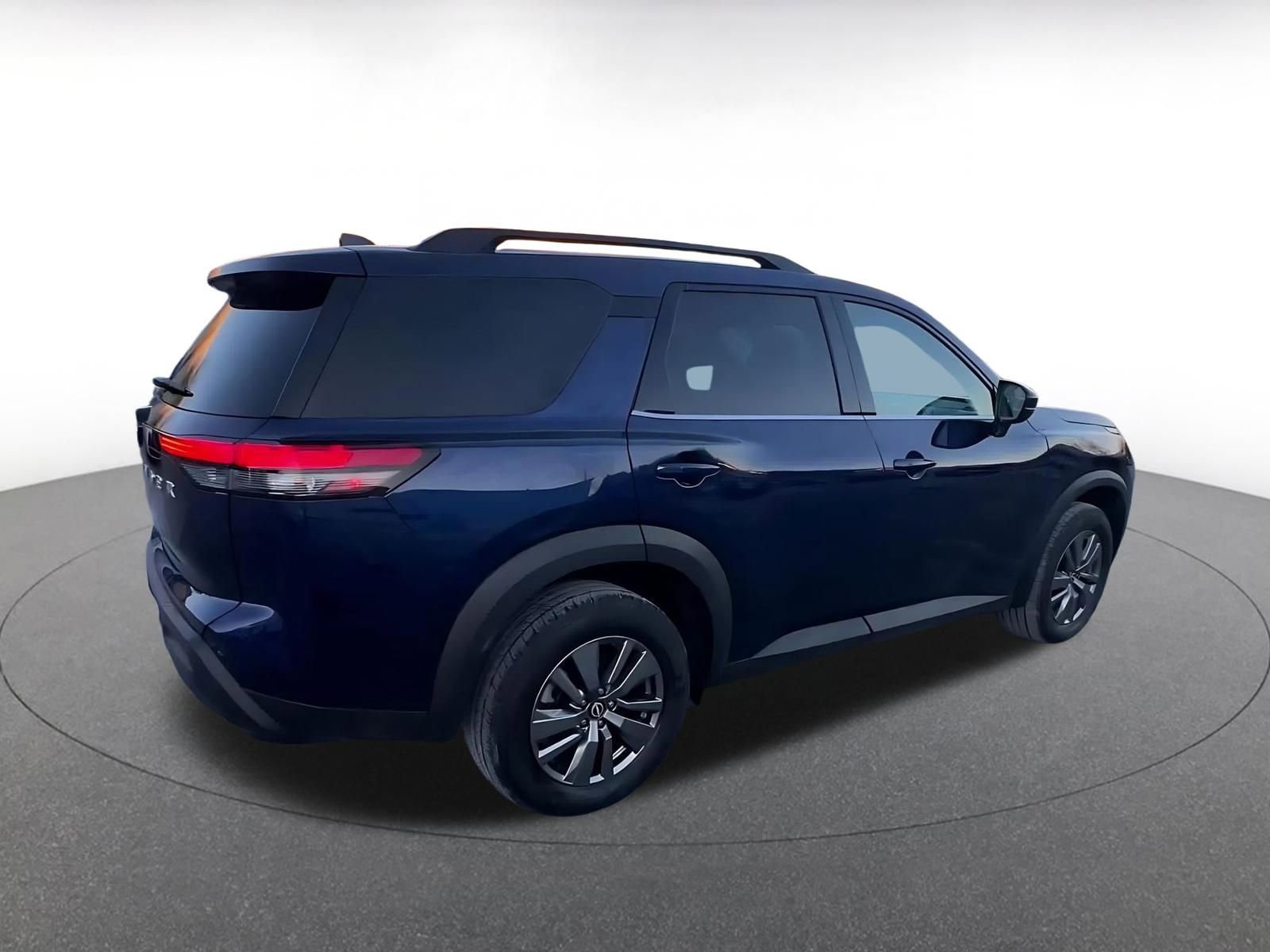 Used 2025 Nissan Pathfinder SV image 15