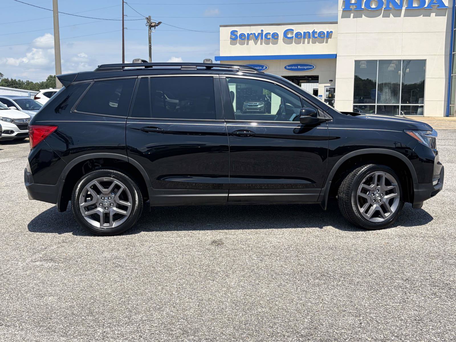 Used 2023 Honda Passport EX-L image 2