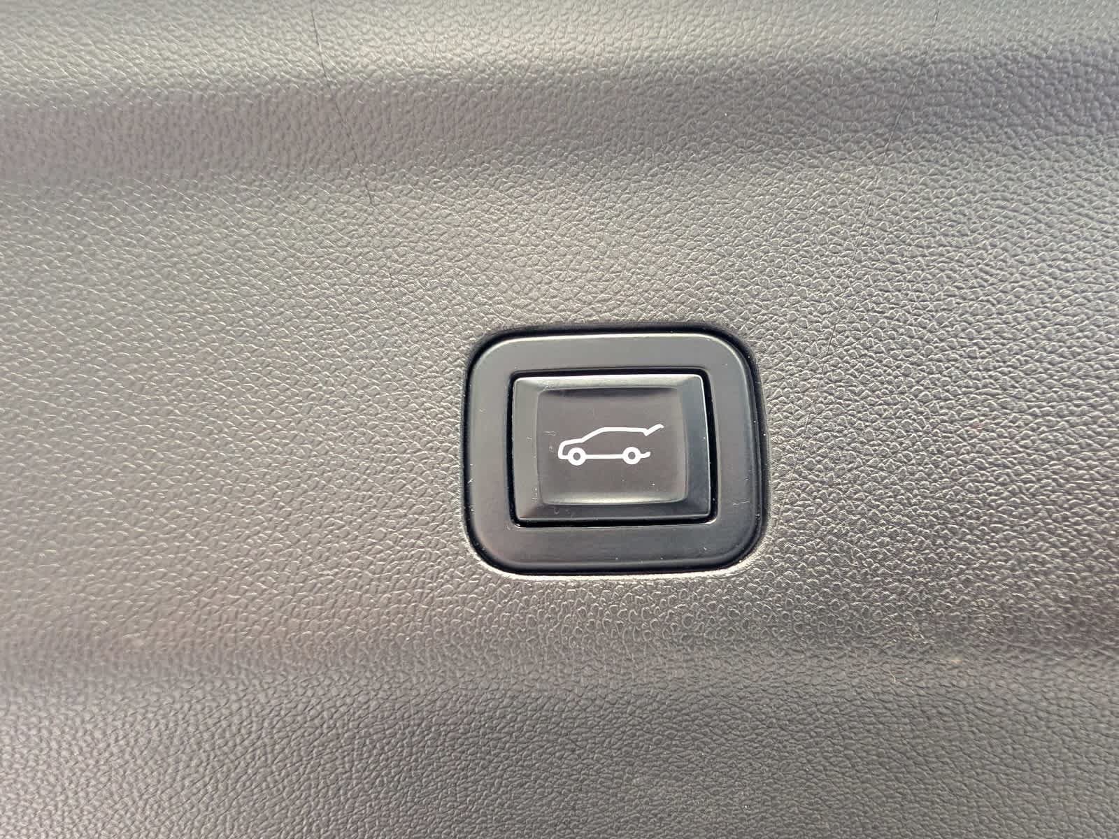 Used 2023 GMC Yukon XL AT4 w/ Technology Package AWD/4WD image 14