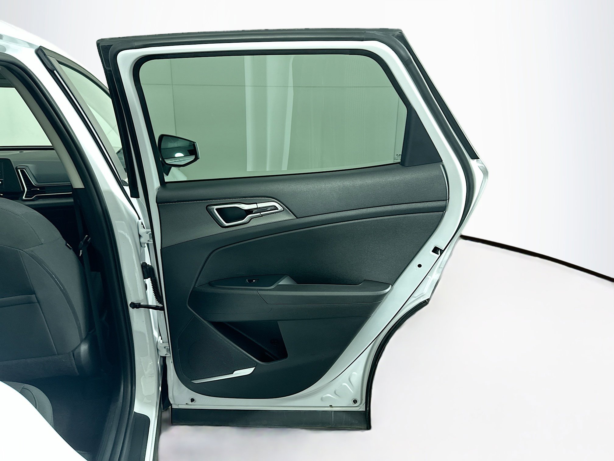 Used 2025 Kia Sportage LX image 28