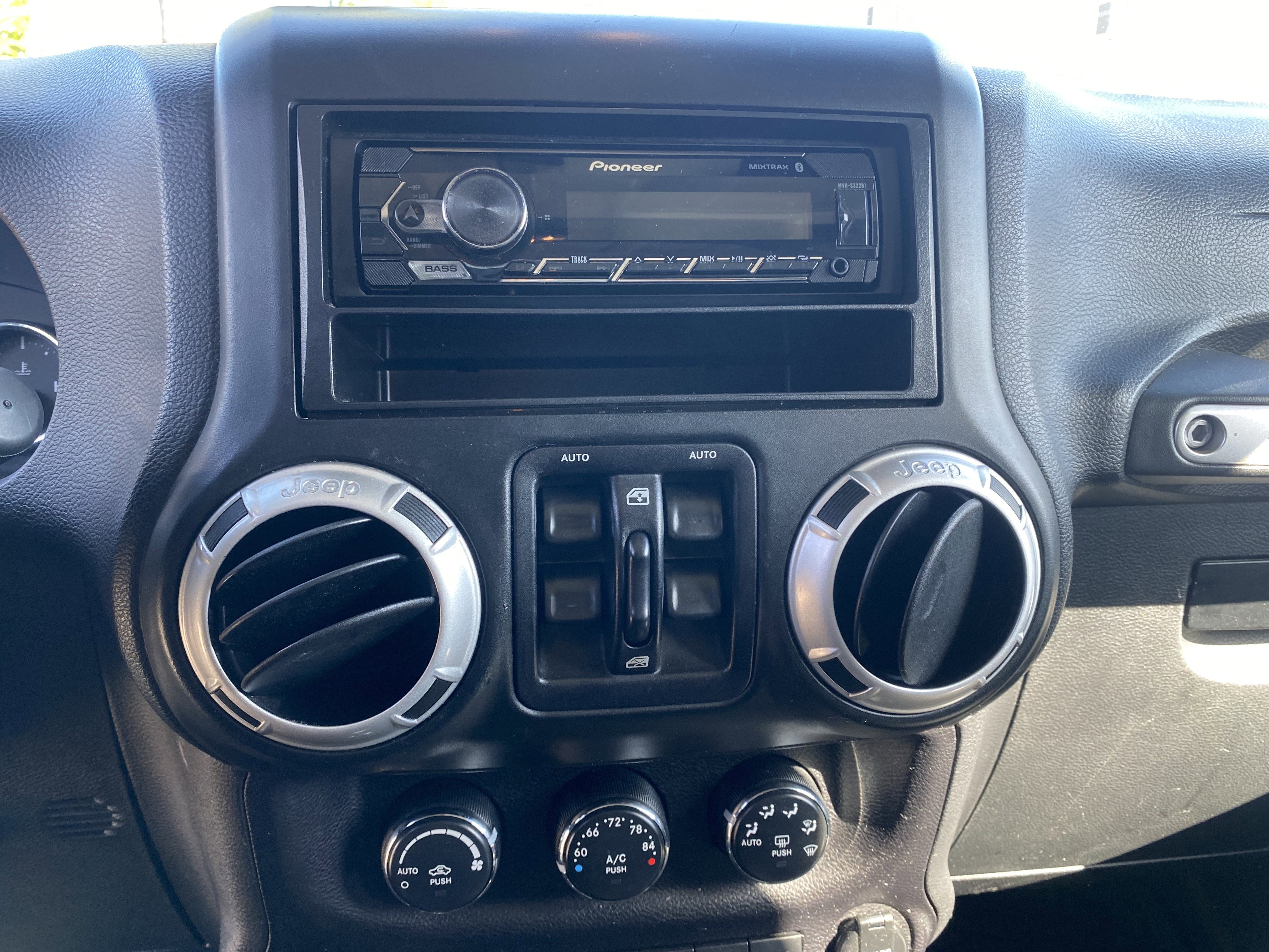 Used 2014 Jeep Wrangler Unlimited Sahara w/ Dual Top Group AWD/4WD image 21