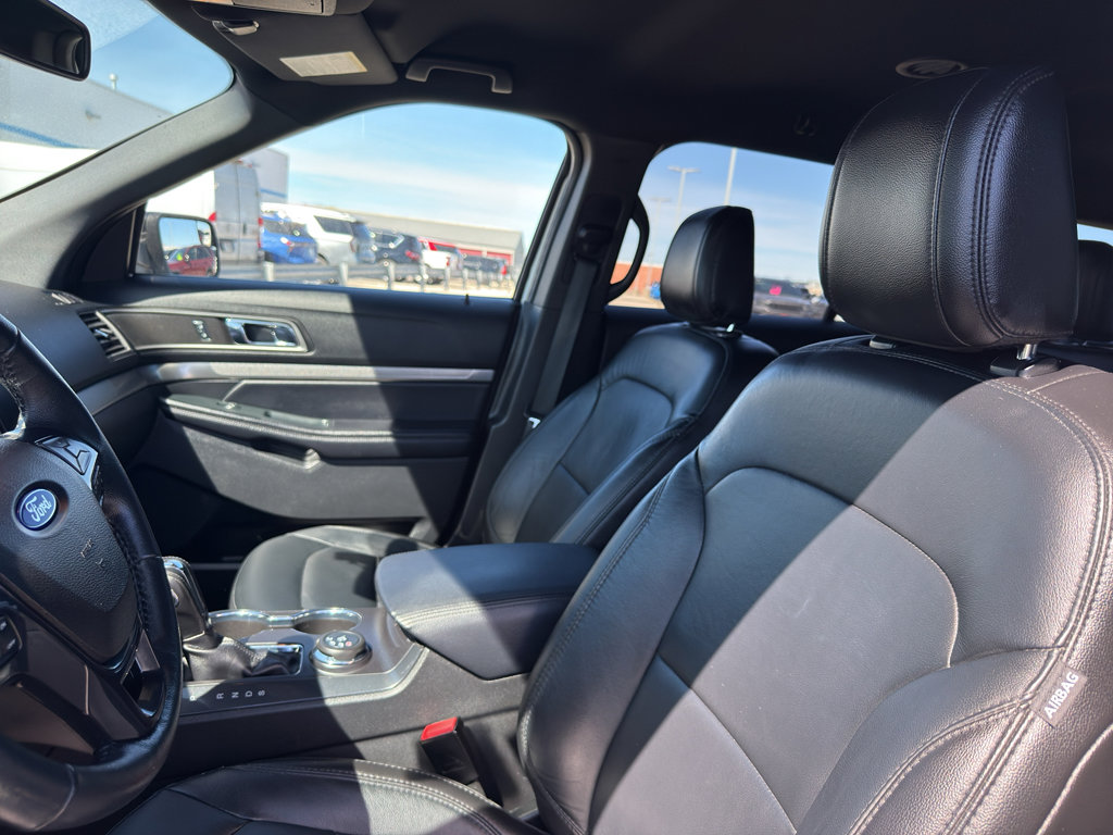 Used 2018 Ford Explorer XLT w/ Equipment Group 202A AWD/4WD image 28