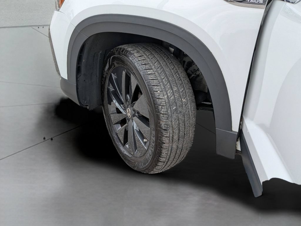 Certified 2023 Volkswagen Taos S FWD image 32
