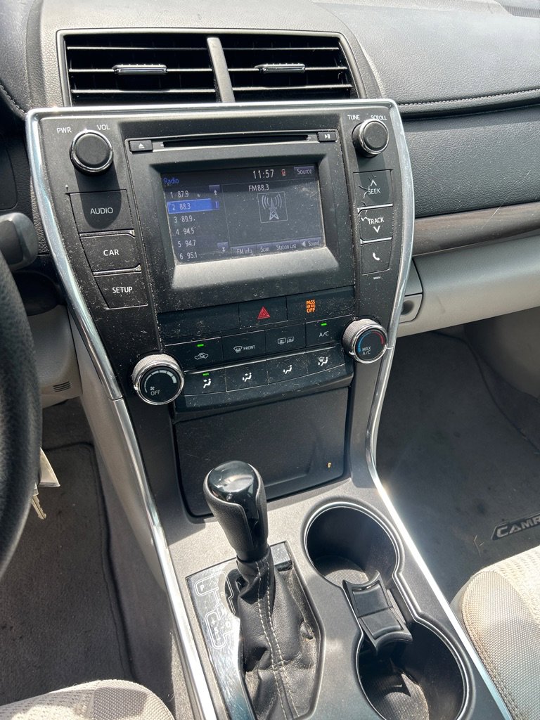 Used 2017 Toyota Camry LE FWD image 11