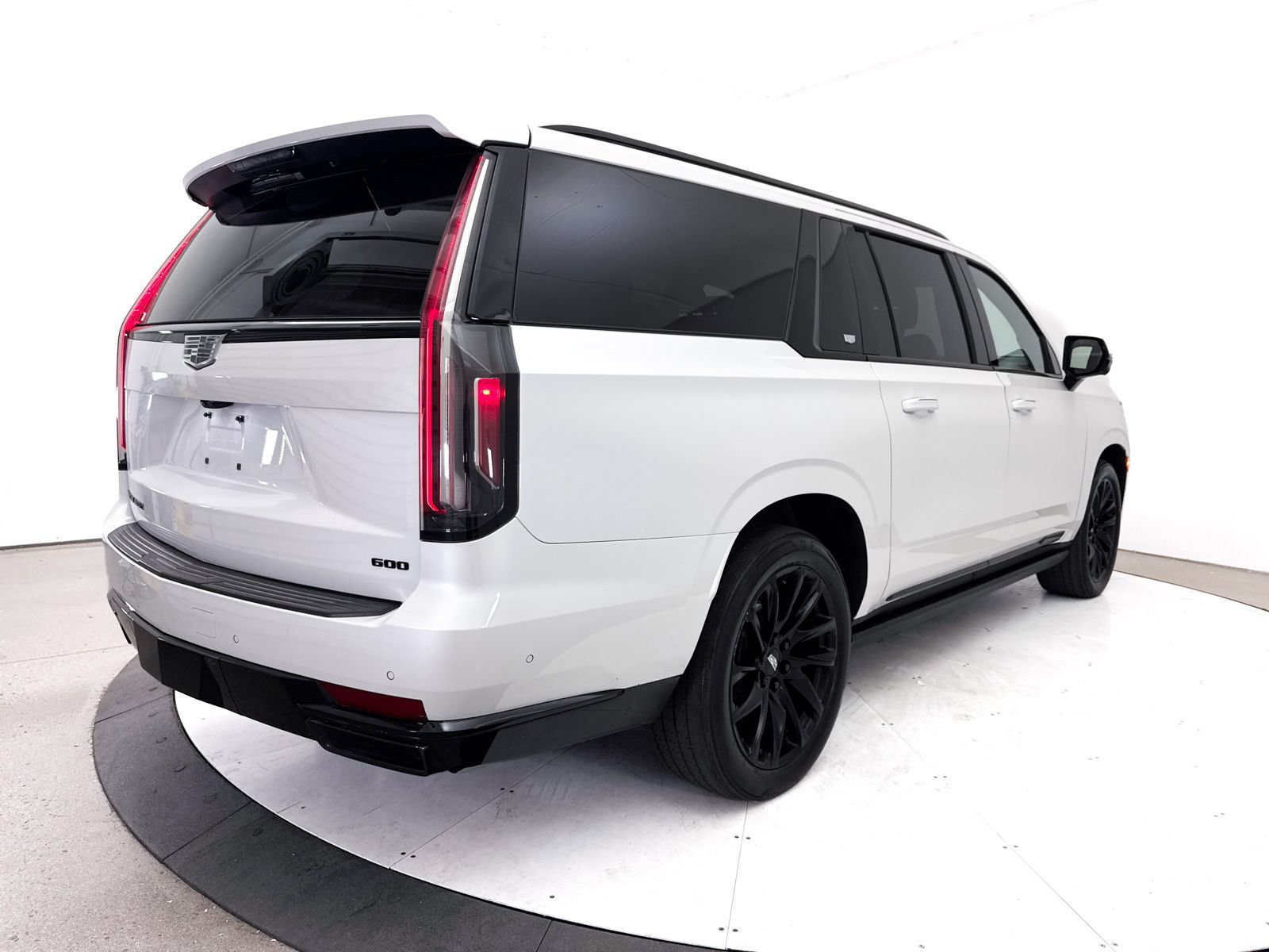 Used 2023 Cadillac Escalade ESV Sport Platinum w/ LPO, ONYX Package AWD/4WD image 22