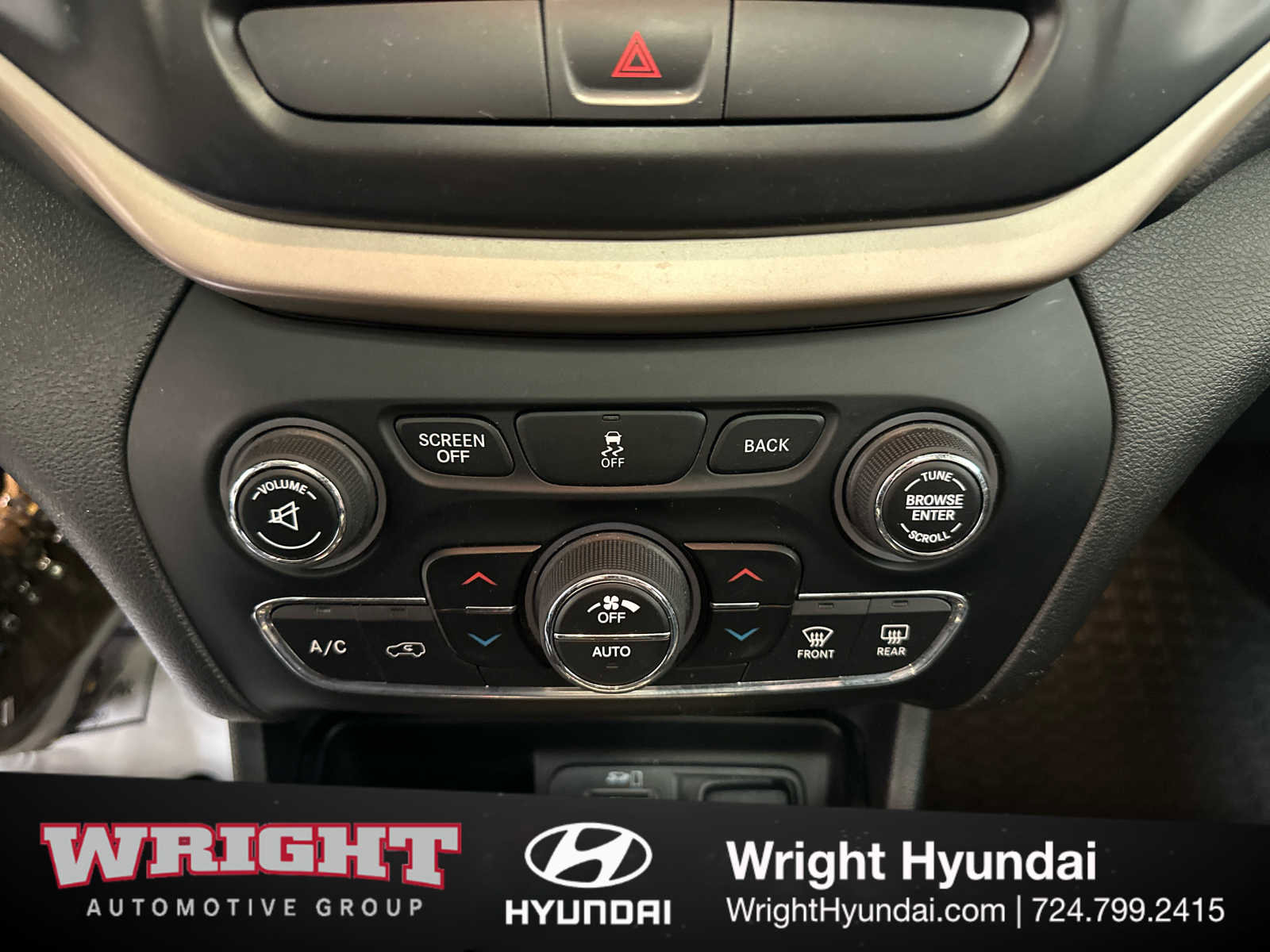 Used 2017 Jeep Cherokee Limited image 28