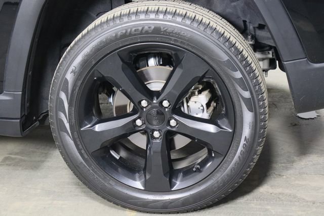 Used 2023 Jeep Grand Cherokee Limited w/ Black Appearance Package image 40