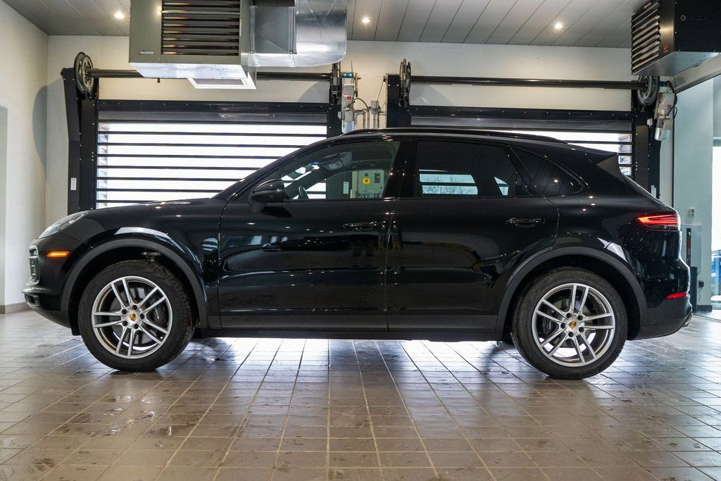 Used 2023 Porsche Cayenne image 2