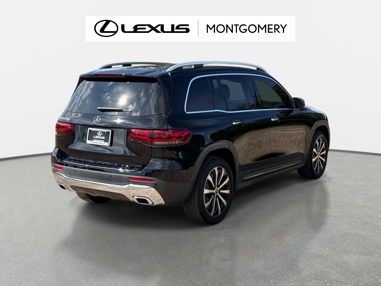 Used 2023 Mercedes-Benz GLB 250 image 3