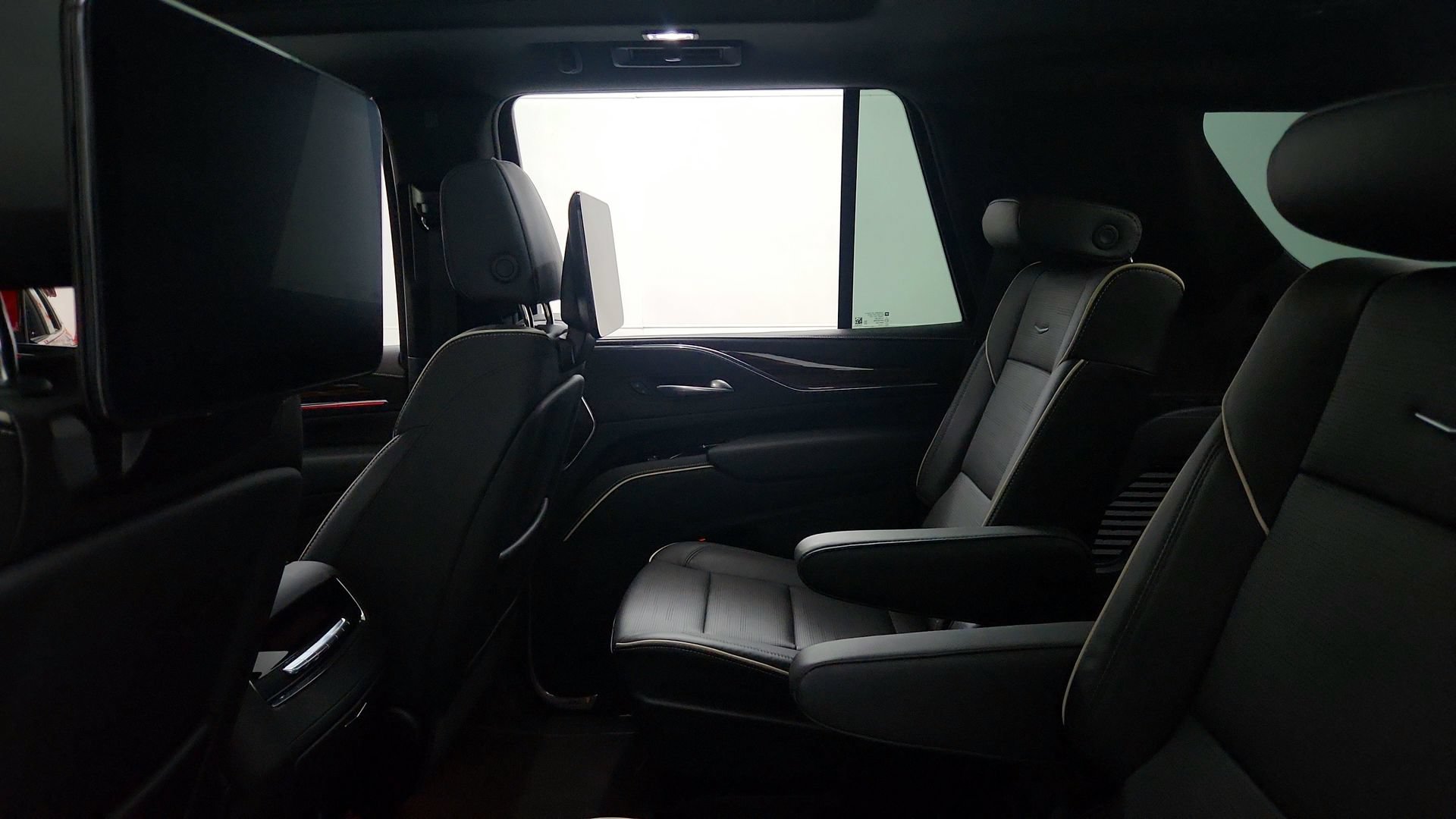 Certified 2023 Cadillac Escalade Premium Luxury w/ LPO, Floor Liner Package AWD/4WD image 24