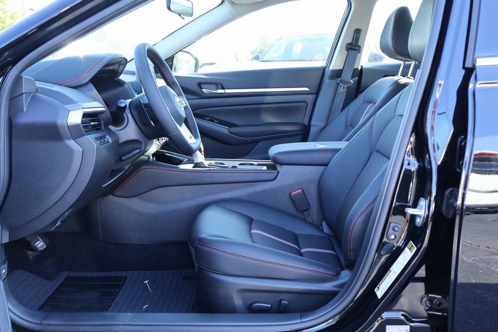 New 2025 Nissan Altima 2.5 SR image 7