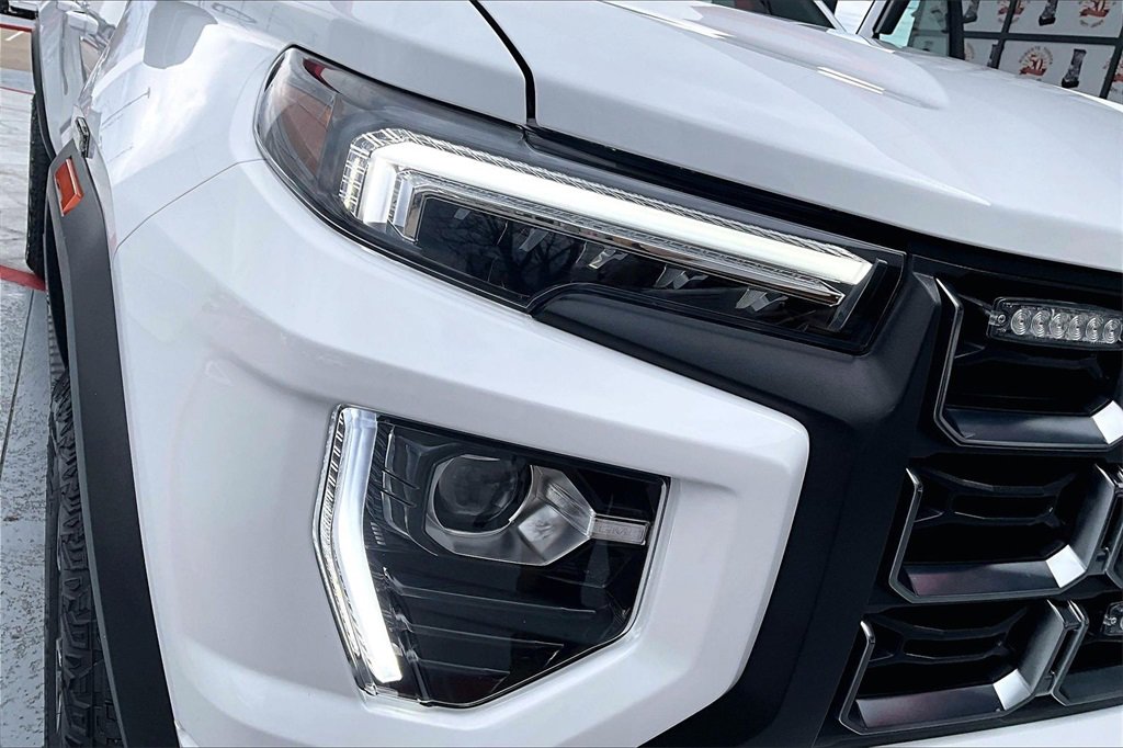 Used 2024 GMC Canyon AT4 image 30