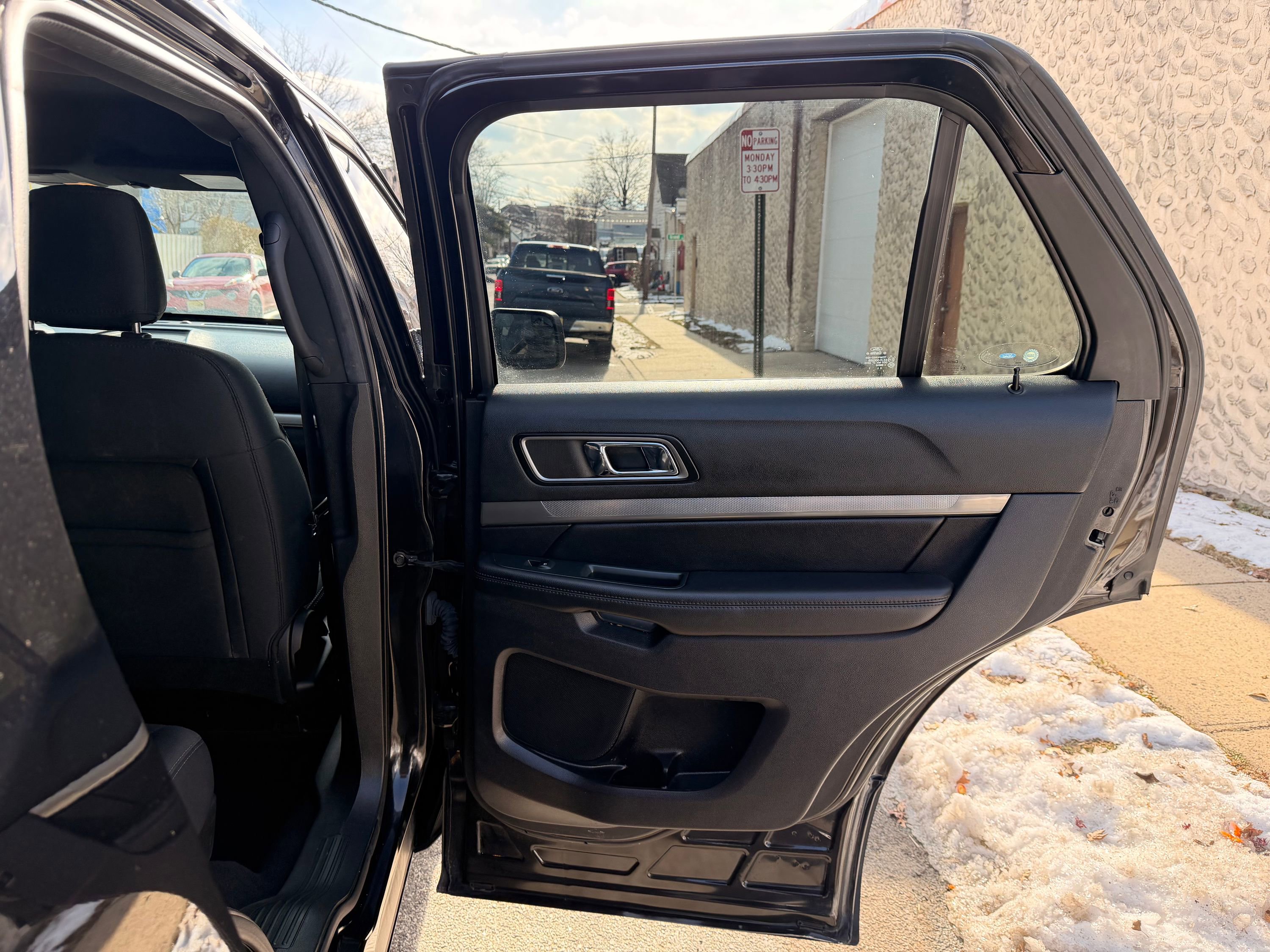 Used 2019 Ford Explorer XLT image 29