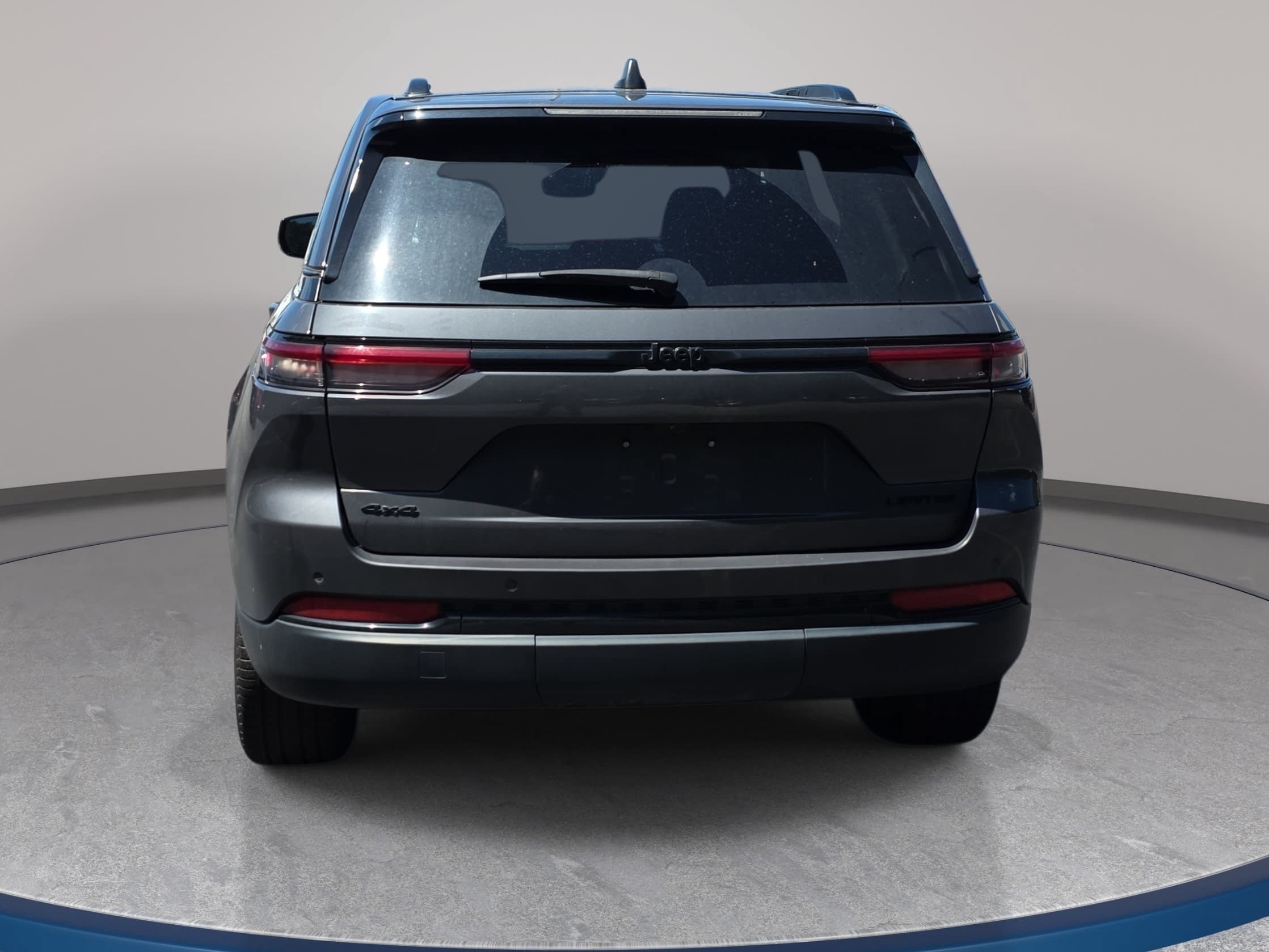 Used 2023 Jeep Grand Cherokee Limited w/ Black Appearance Package AWD/4WD image 2