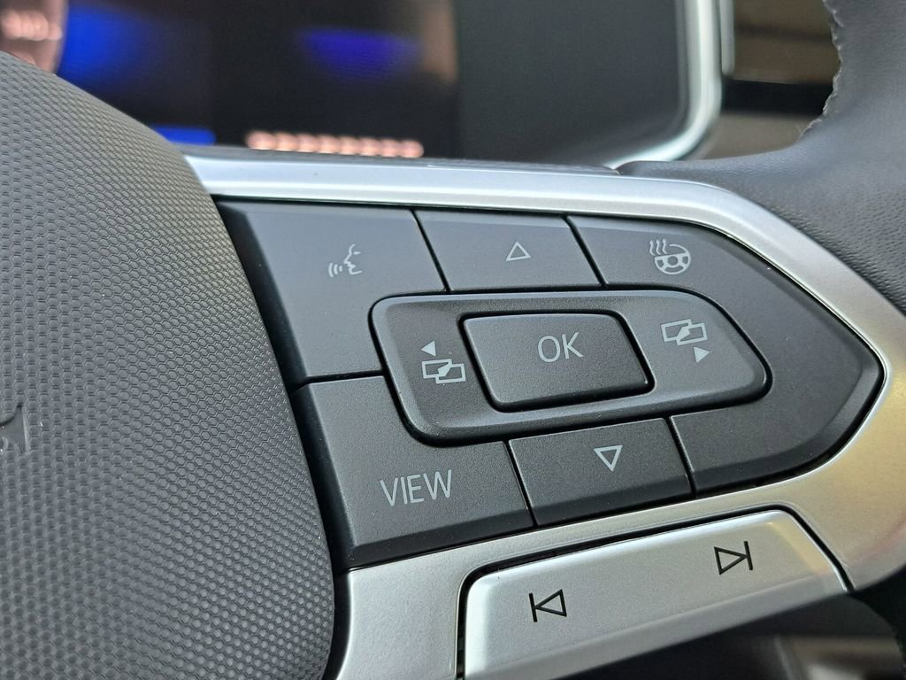 New 2026 Volkswagen Taos SE image 13