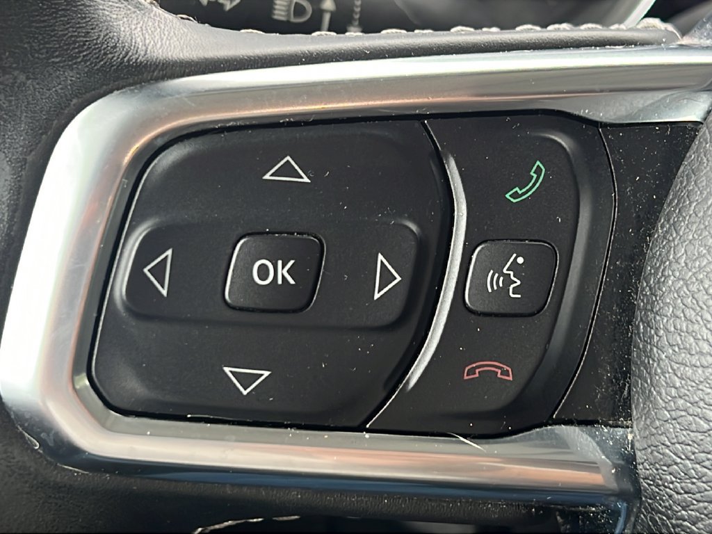 Used 2022 Jeep Wrangler Unlimited Sahara w/ LED Lighting Group AWD/4WD image 19