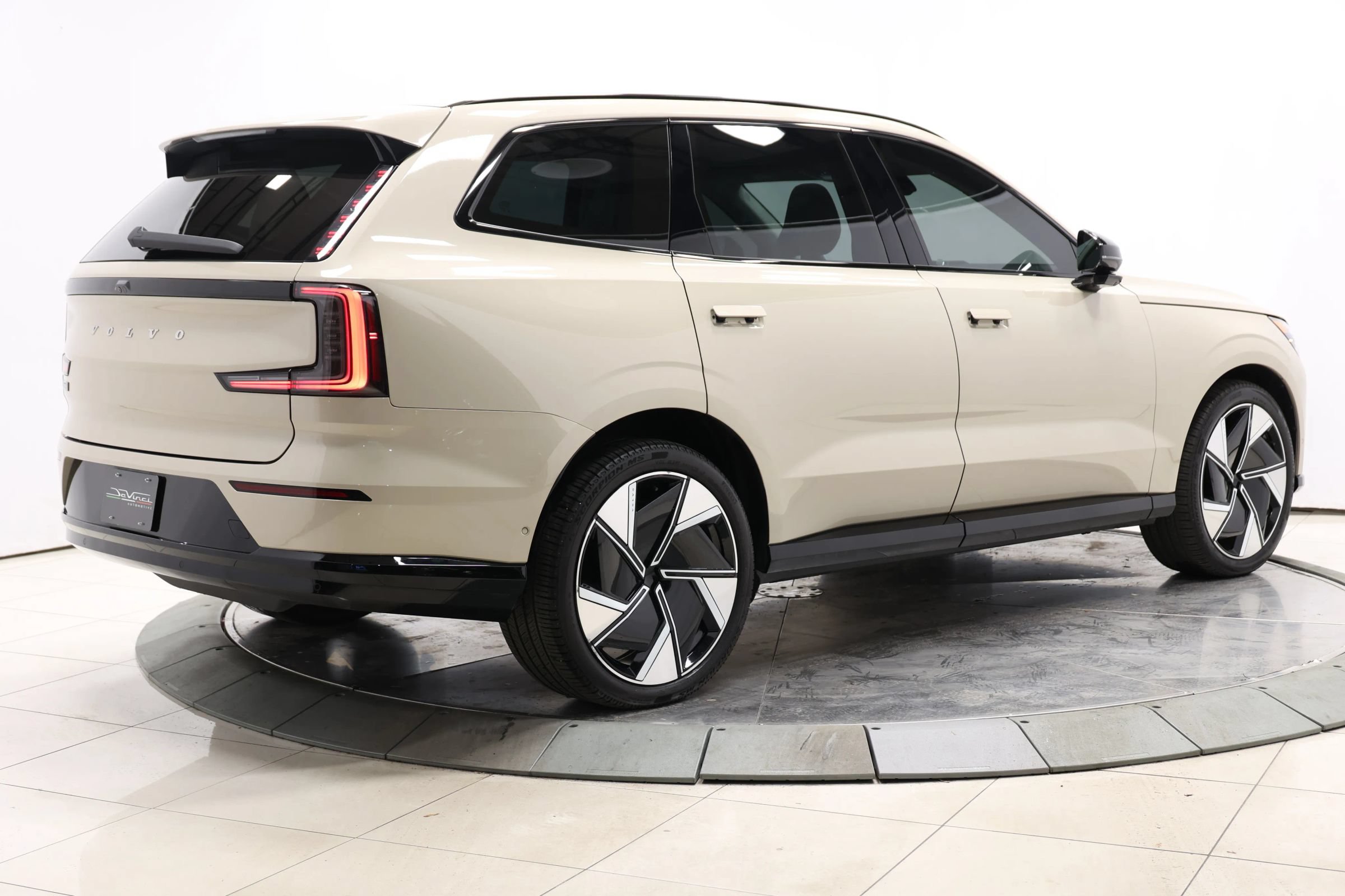Used 2025 Volvo EX90 Ultra AWD/4WD image 5