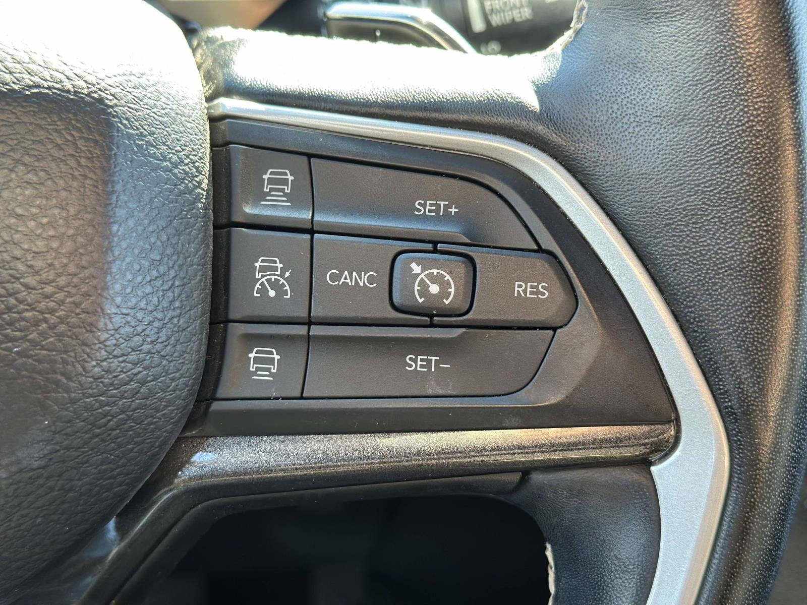 Used 2022 Jeep Grand Cherokee L Laredo image 15