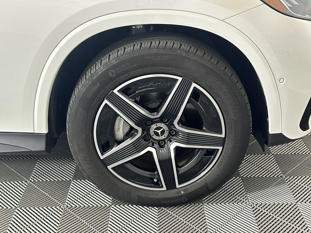 Used 2025 Mercedes-Benz GLC 300 4MATIC image 13