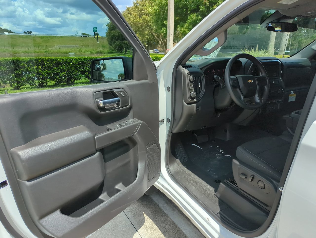 Used 2026 Chevrolet Silverado 1500 Custom AWD/4WD image 8