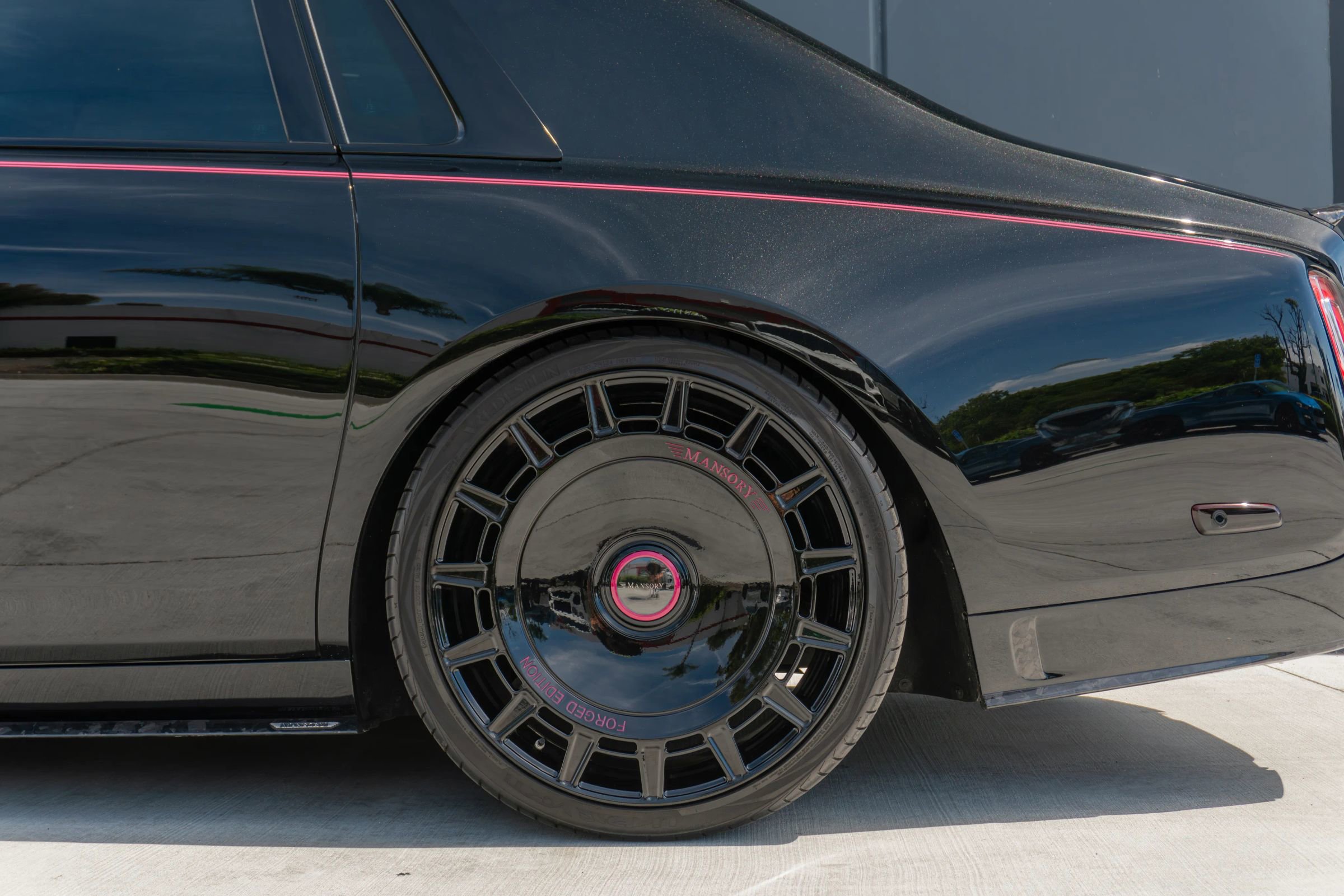 Used 2023 Rolls-Royce Phantom Sedan RWD image 22