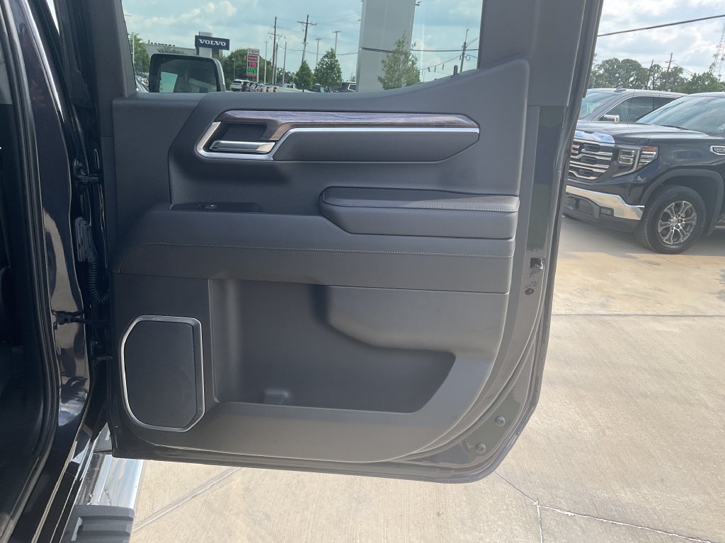 Used 2022 Chevrolet Silverado 1500 LTZ w/ Technology Package AWD/4WD image 14