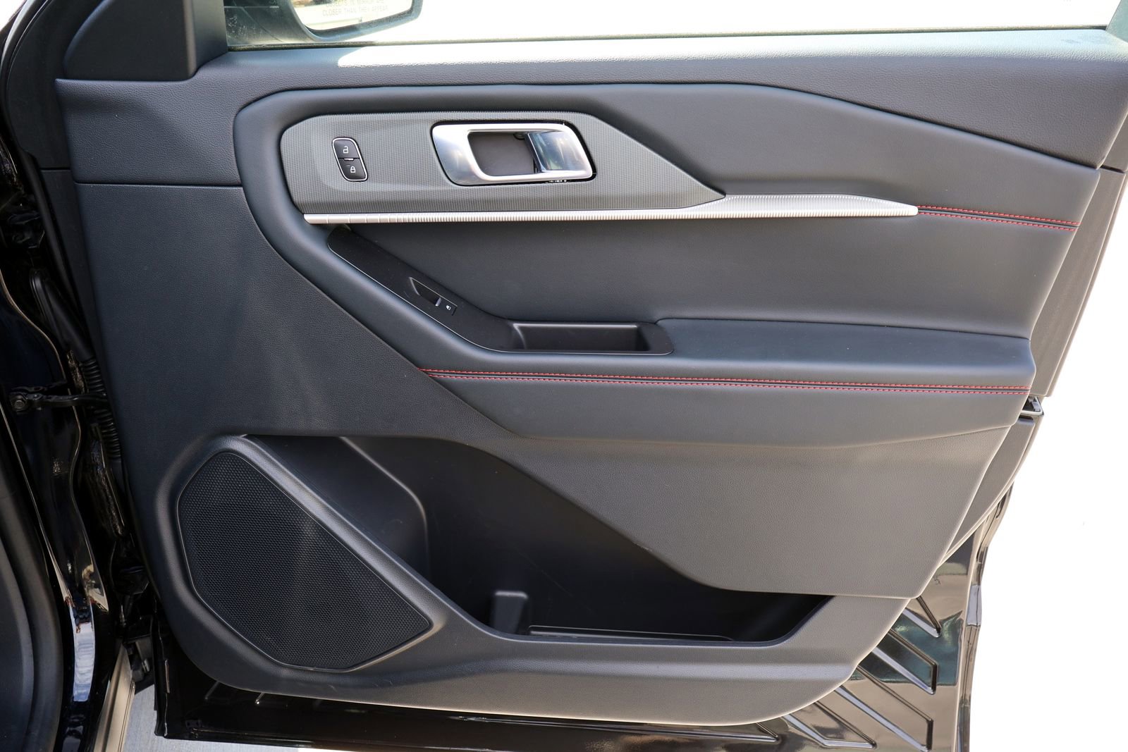 Used 2025 Ford Explorer ST-Line AWD/4WD image 12