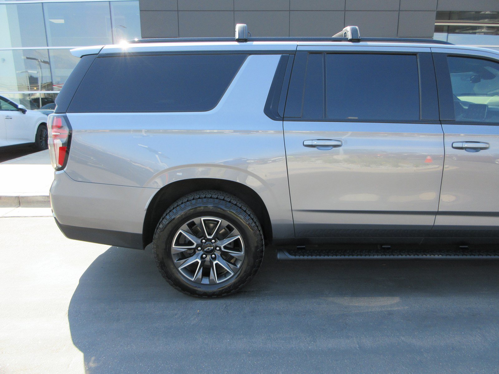 Used 2021 Chevrolet Suburban Z71 AWD/4WD image 12