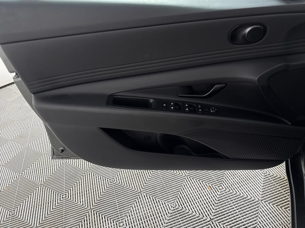 Certified 2025 Hyundai Elantra Sport FWD image 12