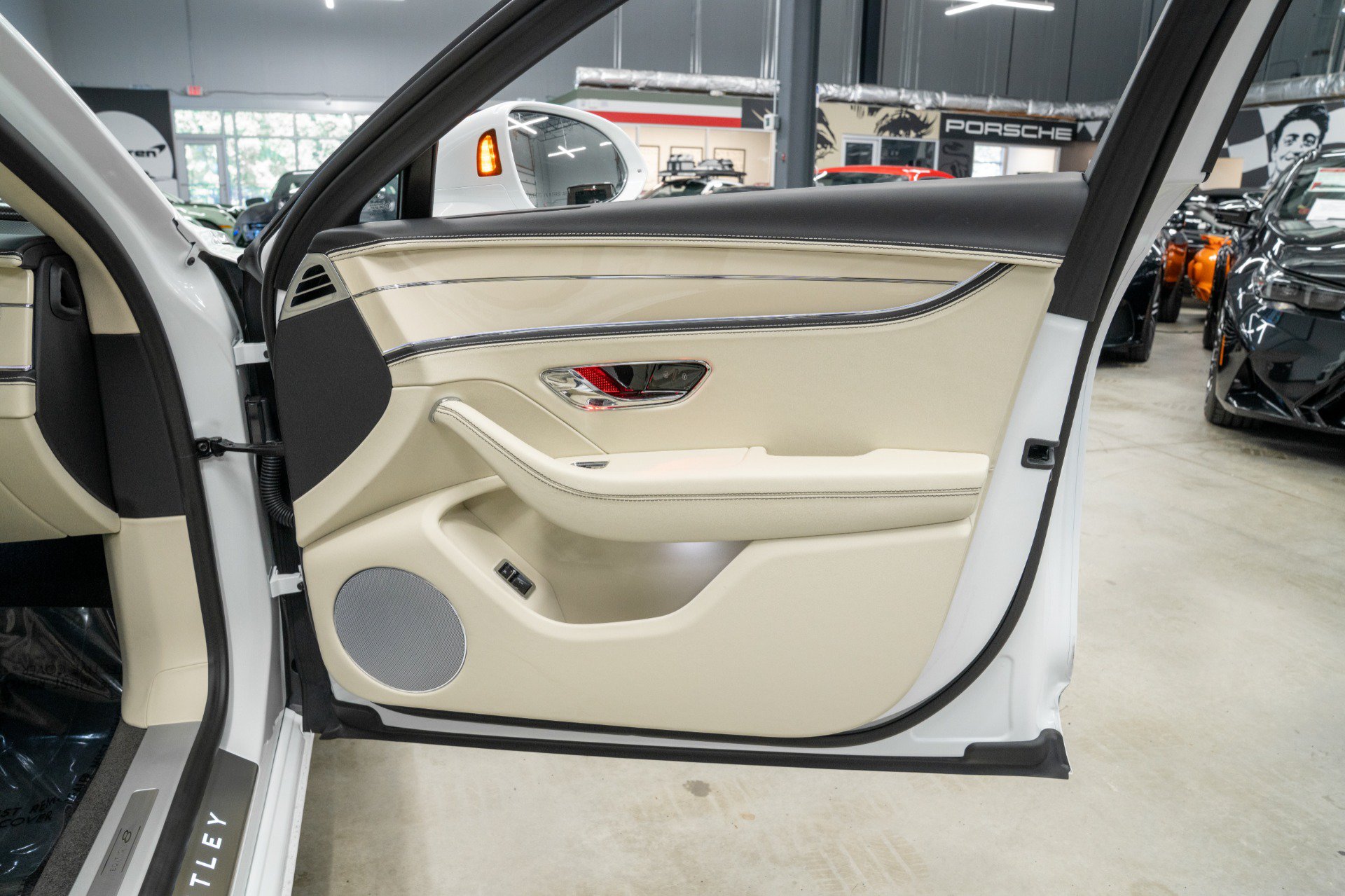 Used 2024 Bentley Flying Spur V8 AWD/4WD image 47