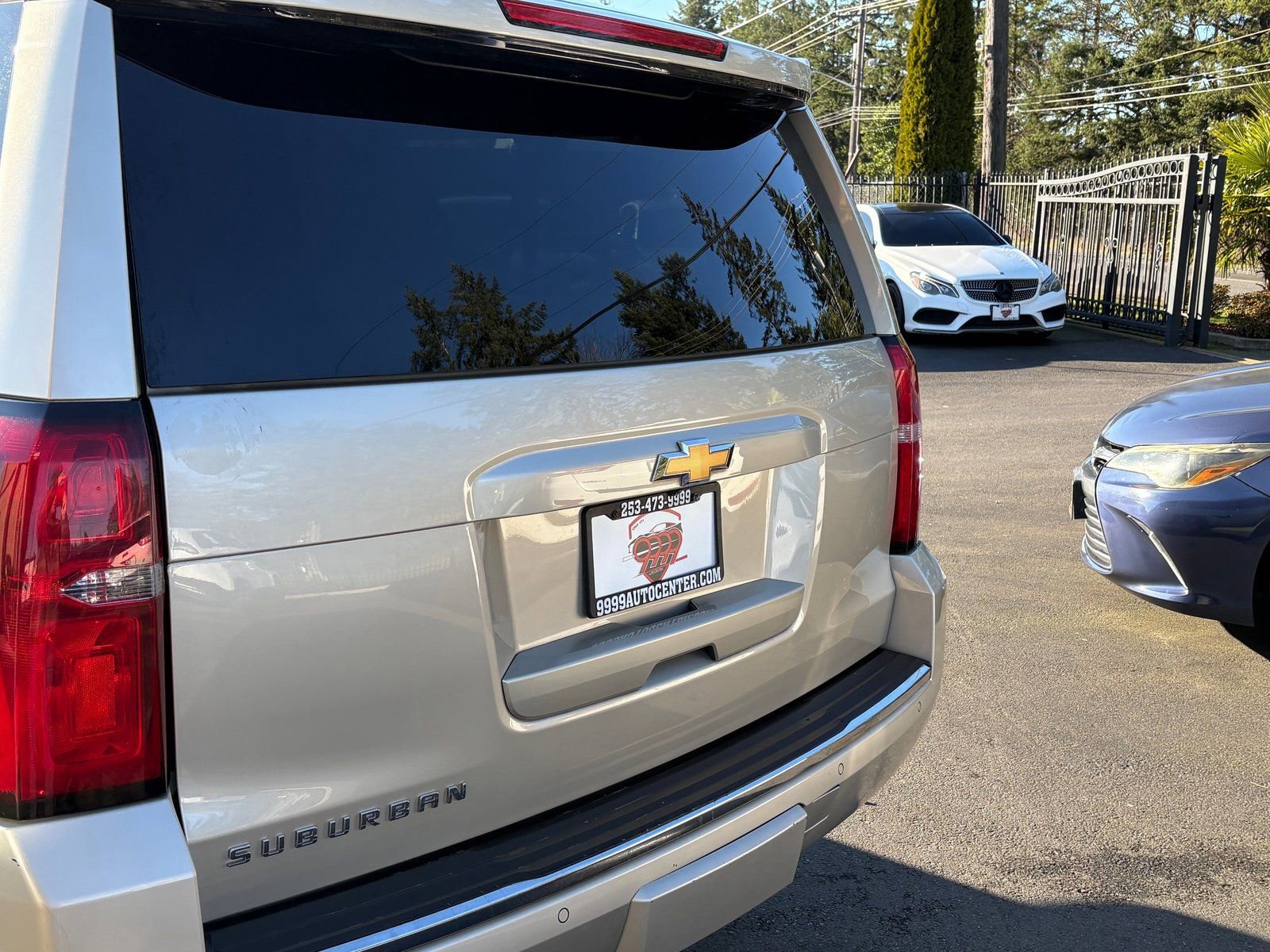 Used 2015 Chevrolet Suburban LTZ image 6