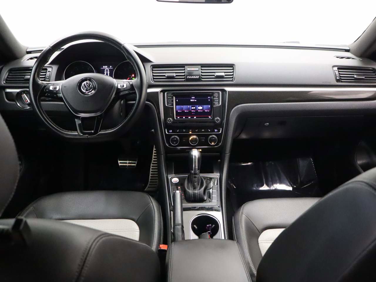 Used 2018 Volkswagen Passat GT FWD image 15