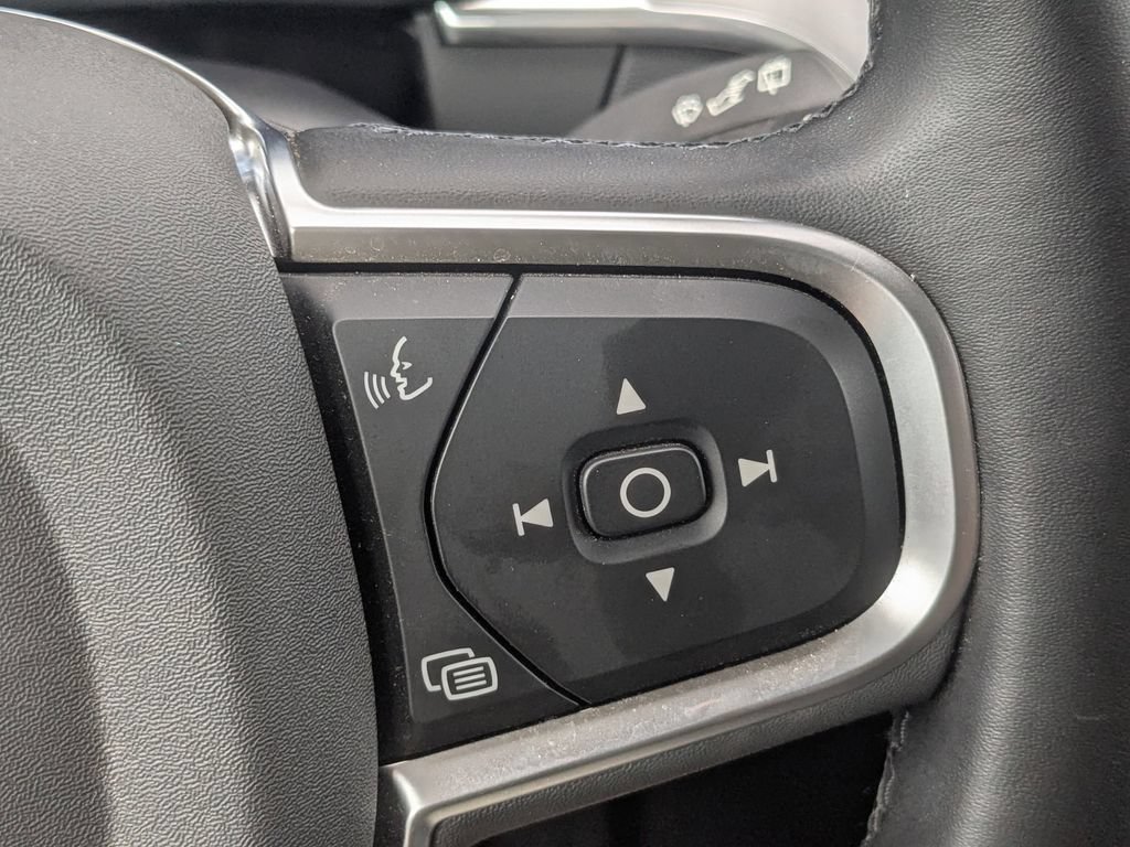 Used 2025 Volvo XC60 B5 Core AWD/4WD image 18