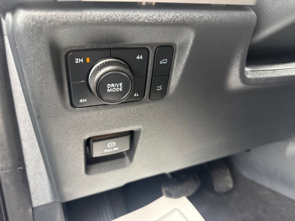 Used 2025 Ford Expedition Active AWD/4WD image 34