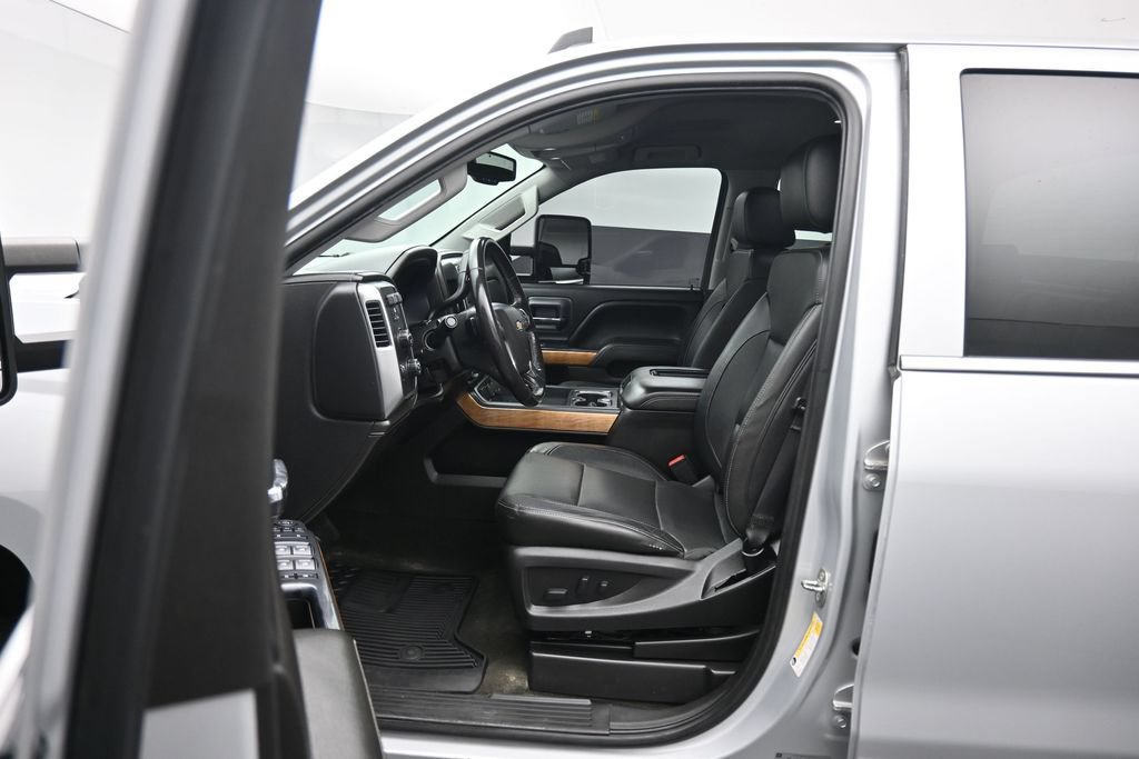 Used 2018 Chevrolet Silverado 2500 LTZ w/ LTZ Plus Package AWD/4WD image 12