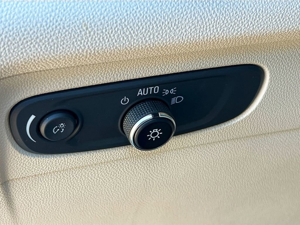 Used 2022 Buick Envision Essence w/ Safety Package image 10