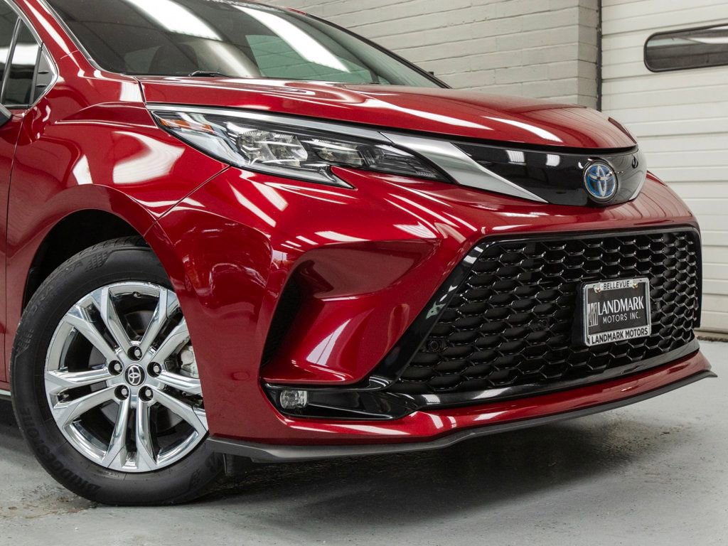 Used 2022 Toyota Sienna XSE w/ XSE Plus Package AWD/4WD image 8