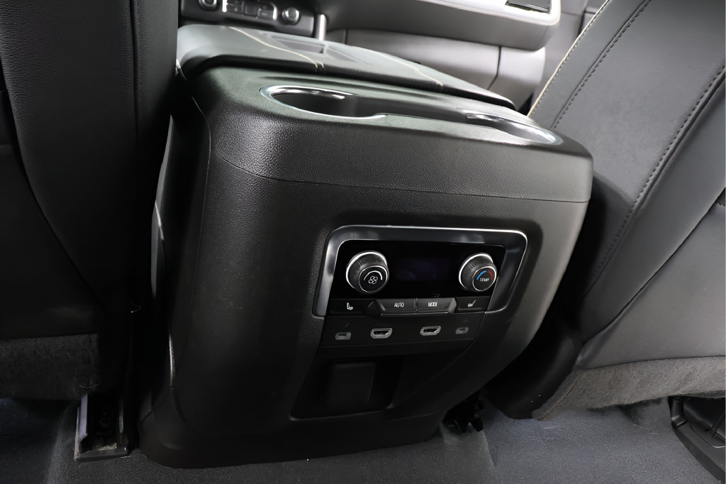 Used 2024 Chevrolet Tahoe Premier w/ Advanced Technology Package AWD/4WD image 24
