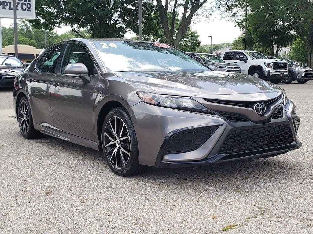 Certified 2024 Toyota Camry SE FWD image 3