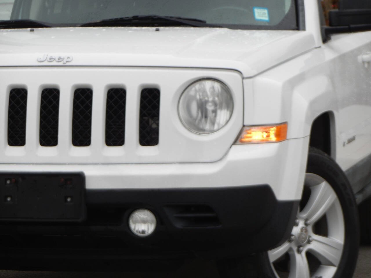 Used 2011 Jeep Patriot Latitude AWD/4WD image 4