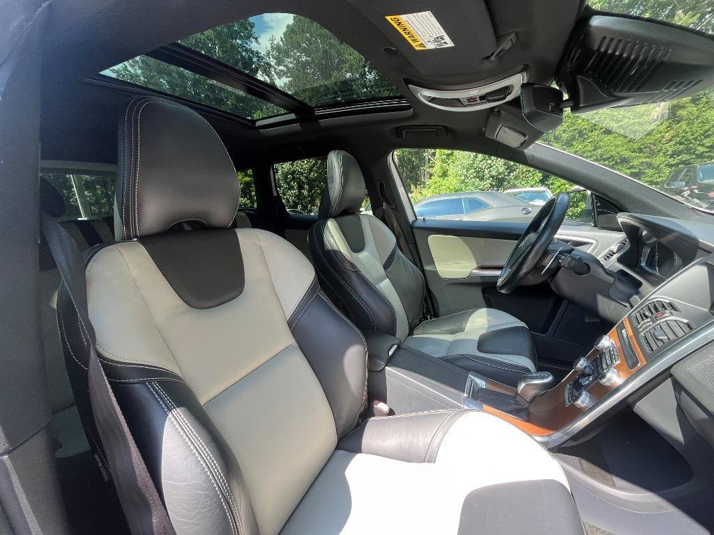 Used 2015 Volvo XC60 T6 Platinum FWD image 41