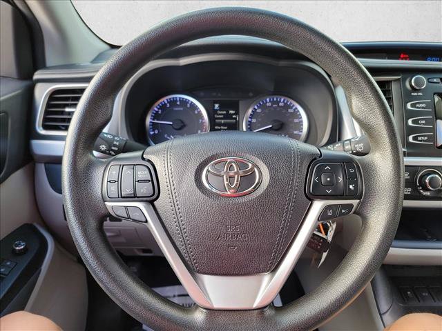 Used 2019 Toyota Highlander LE FWD image 19