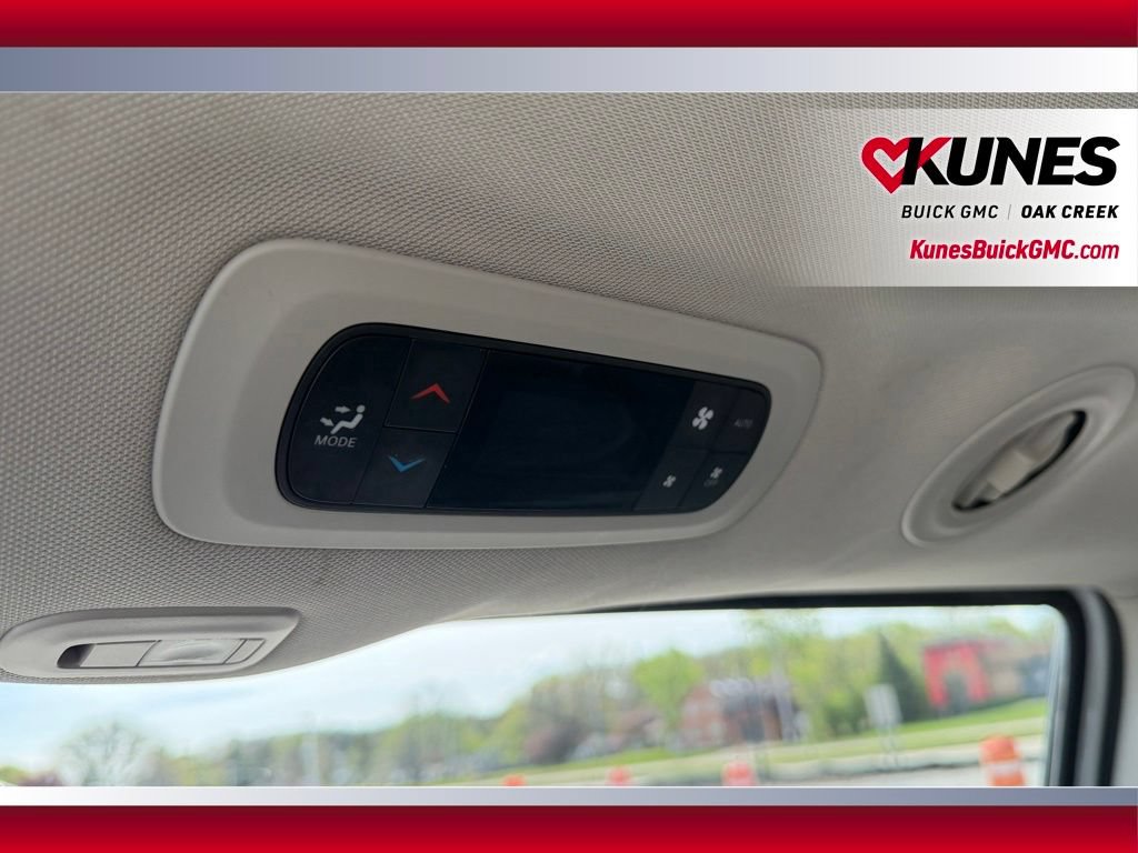 Used 2023 Chrysler Pacifica Limited FWD image 27
