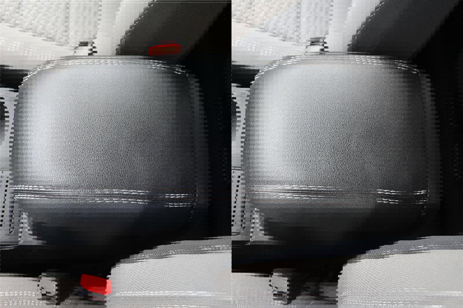 Used 2022 Ford Escape SE image 32