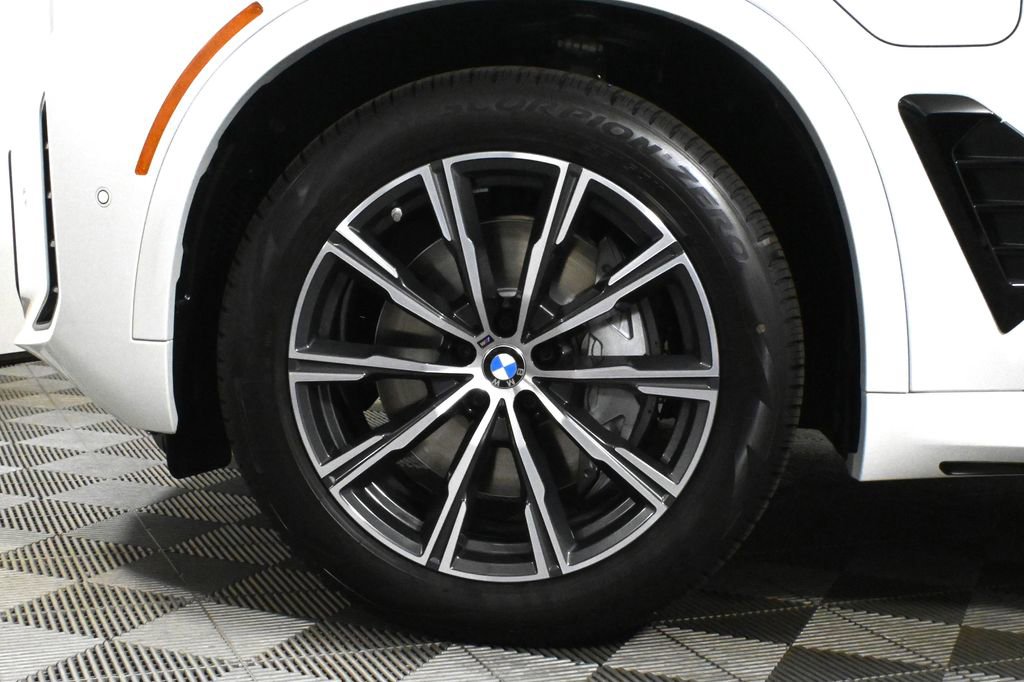 Used 2026 BMW X5 xDrive50e w/ M Sport Package image 12