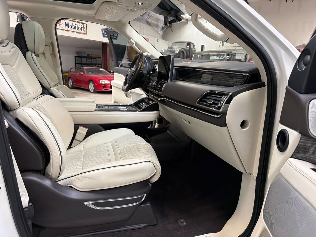 Used 2020 Lincoln Navigator Black Label w/ Cargo Convenience Package AWD/4WD image 40