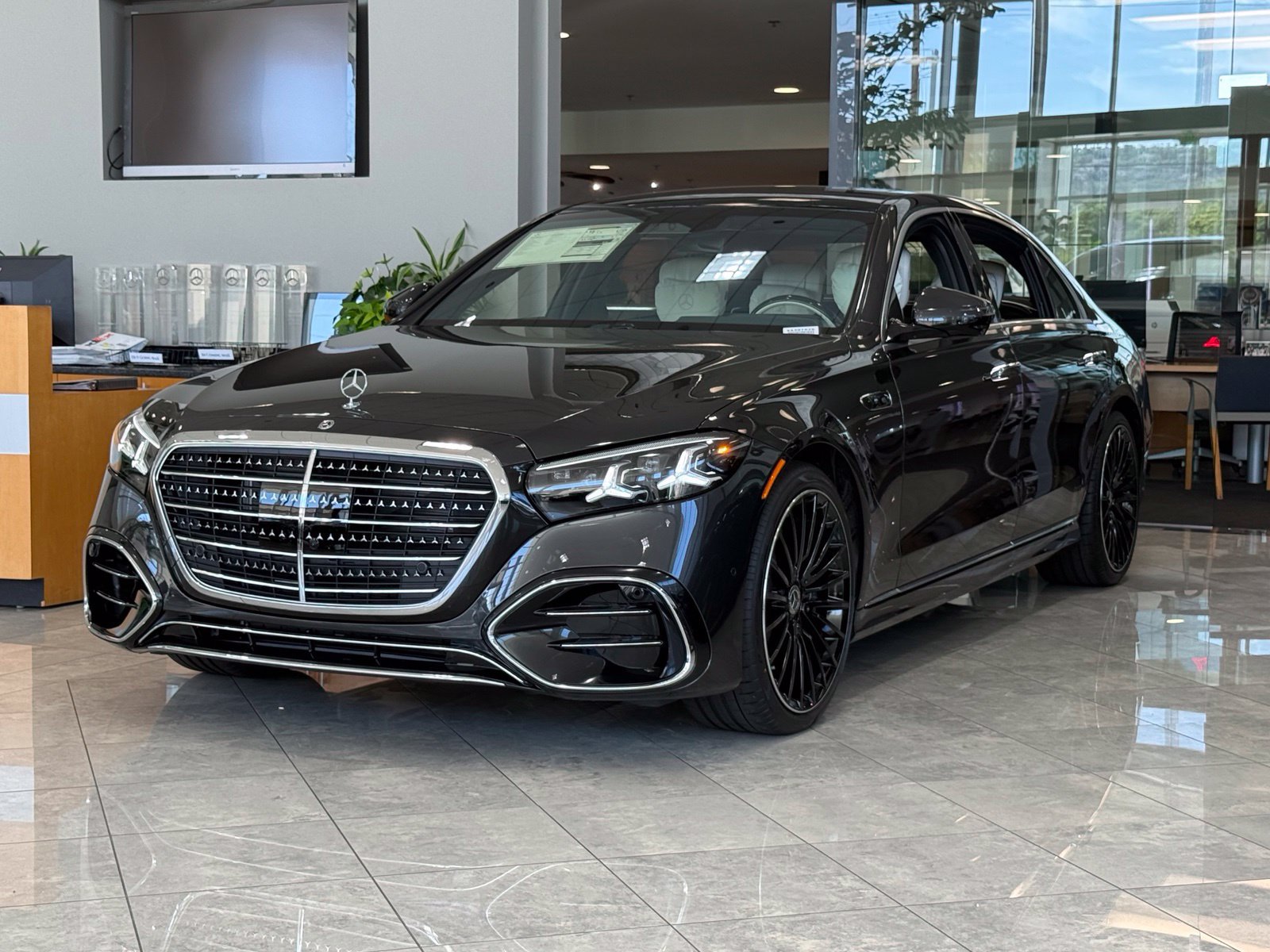 New 2027 Mercedes-Benz S 580 4MATIC Sedan image 2