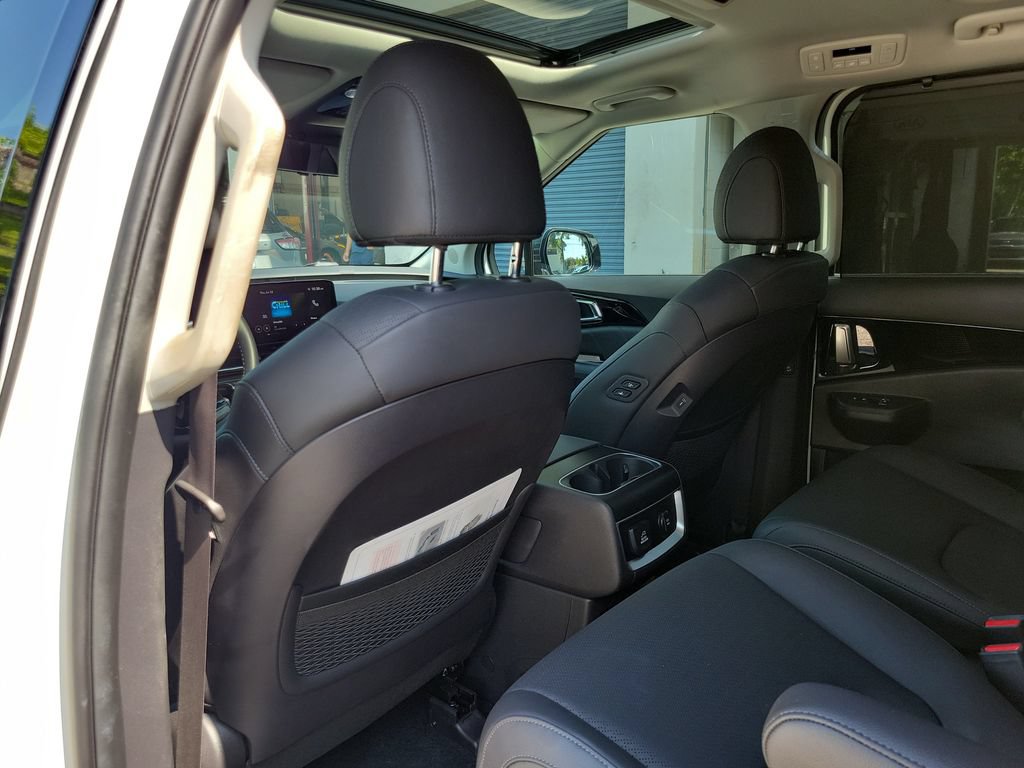 Certified 2026 Kia Carnival SX Prestige FWD image 13