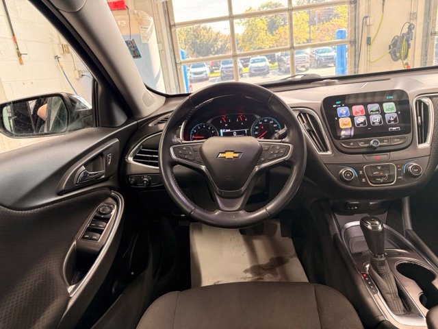 Used 2018 Chevrolet Malibu LT FWD image 18