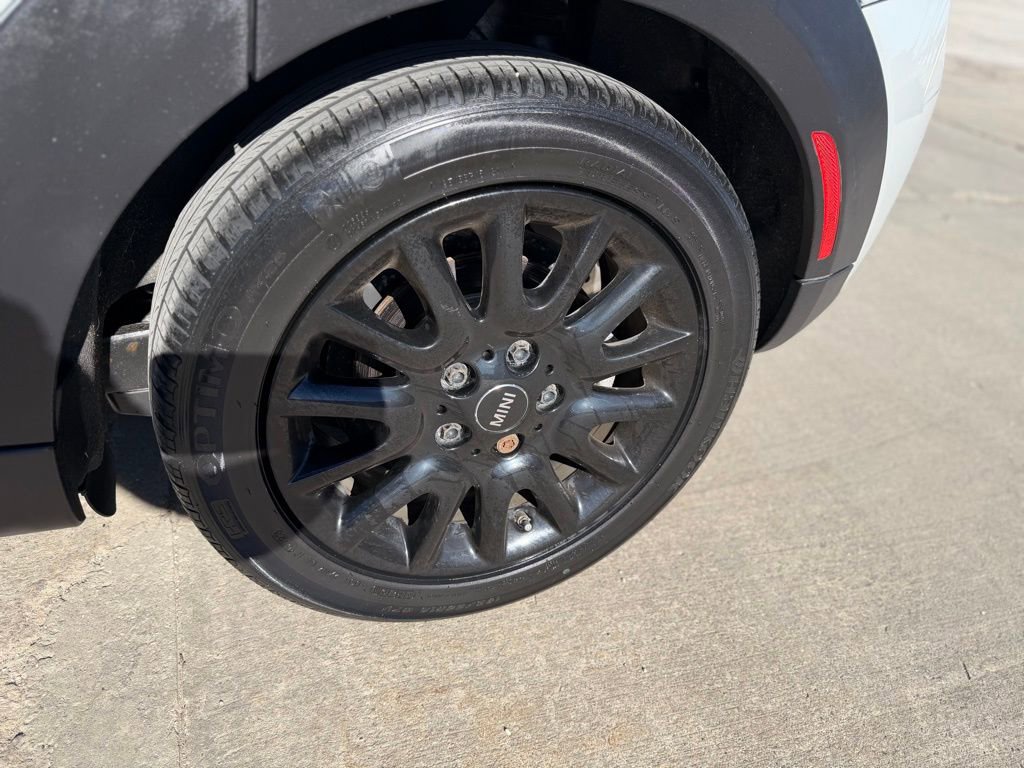 Used 2017 MINI Cooper 4-Door Hardtop image 9